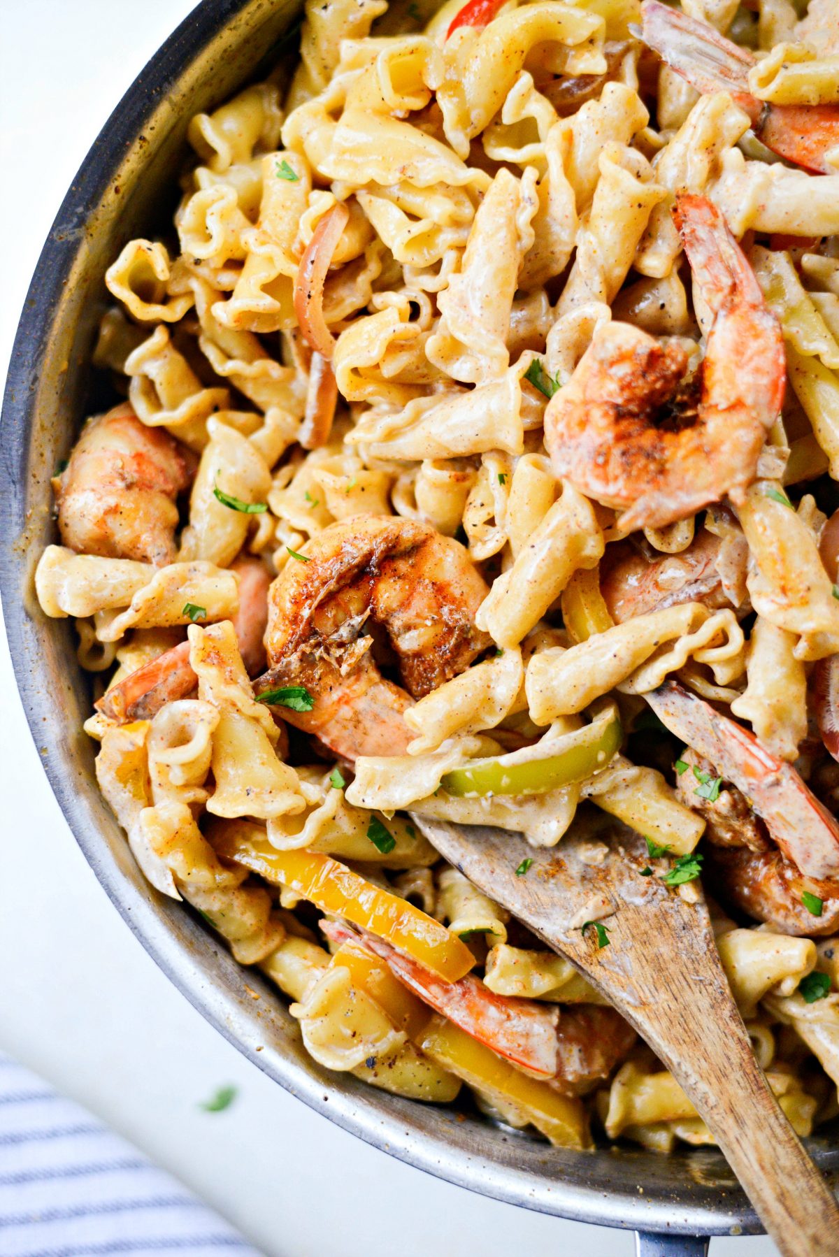 Garlicky Fajita Shrimp Pasta l SimplyScratch.com