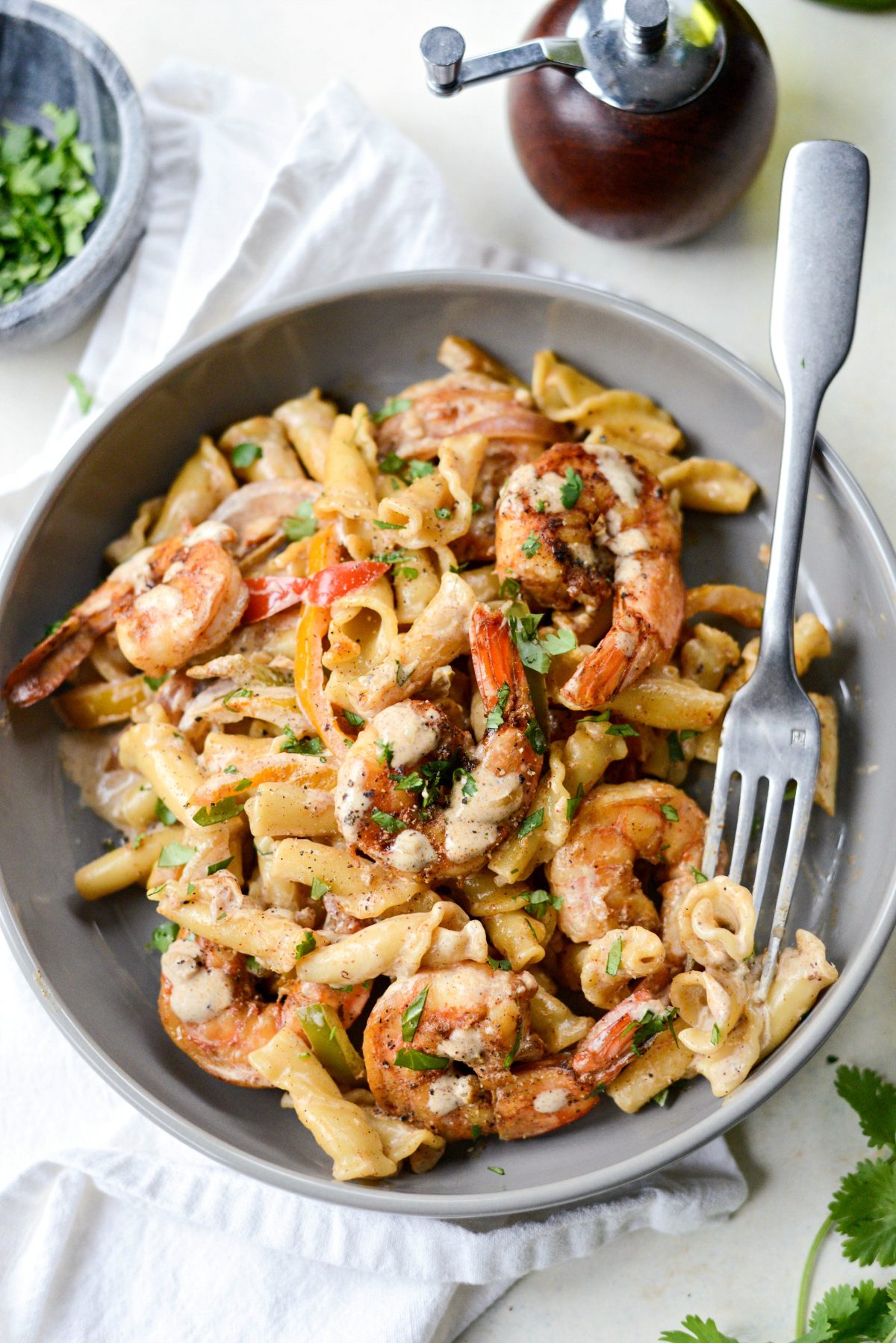 Garlicky Fajita Shrimp Pasta l SimplyScratch.com