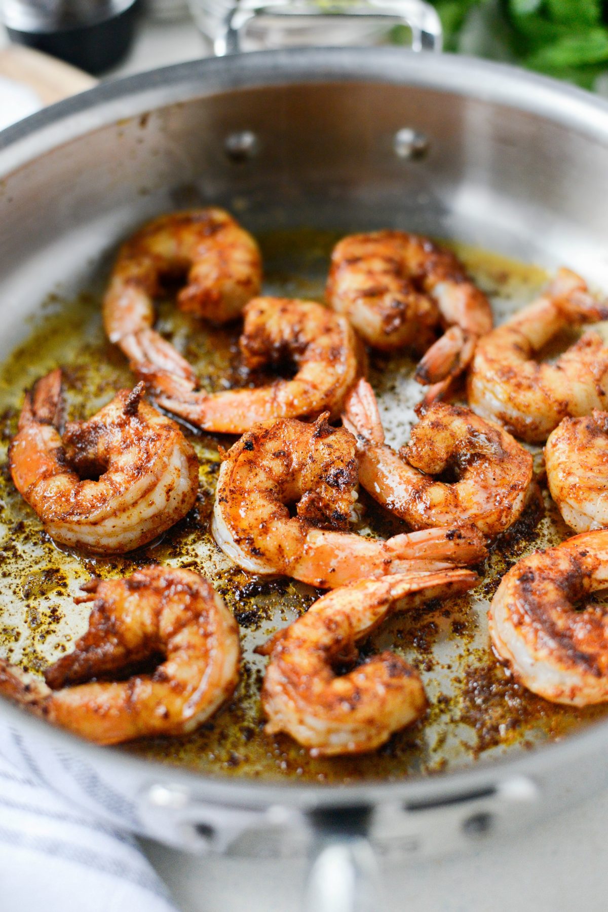 cook shrimp in oil until opaque 