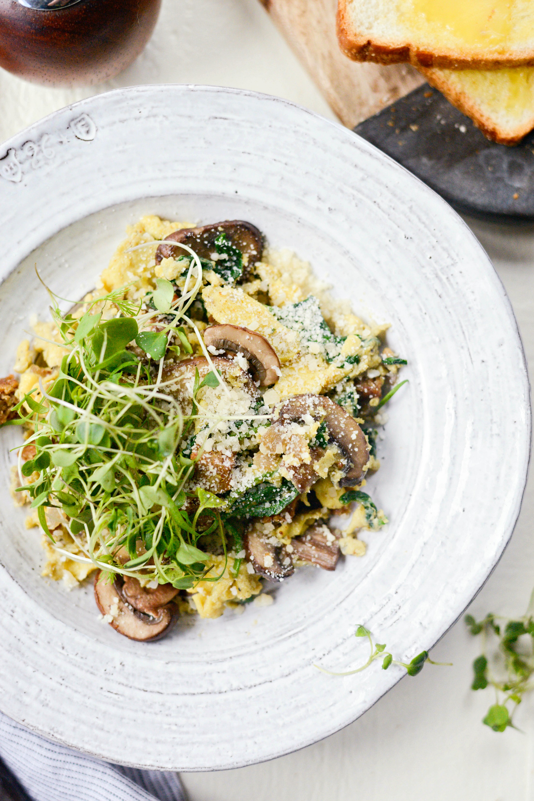 Healthy Spinach and Mushroom Scramble Simply Scratch