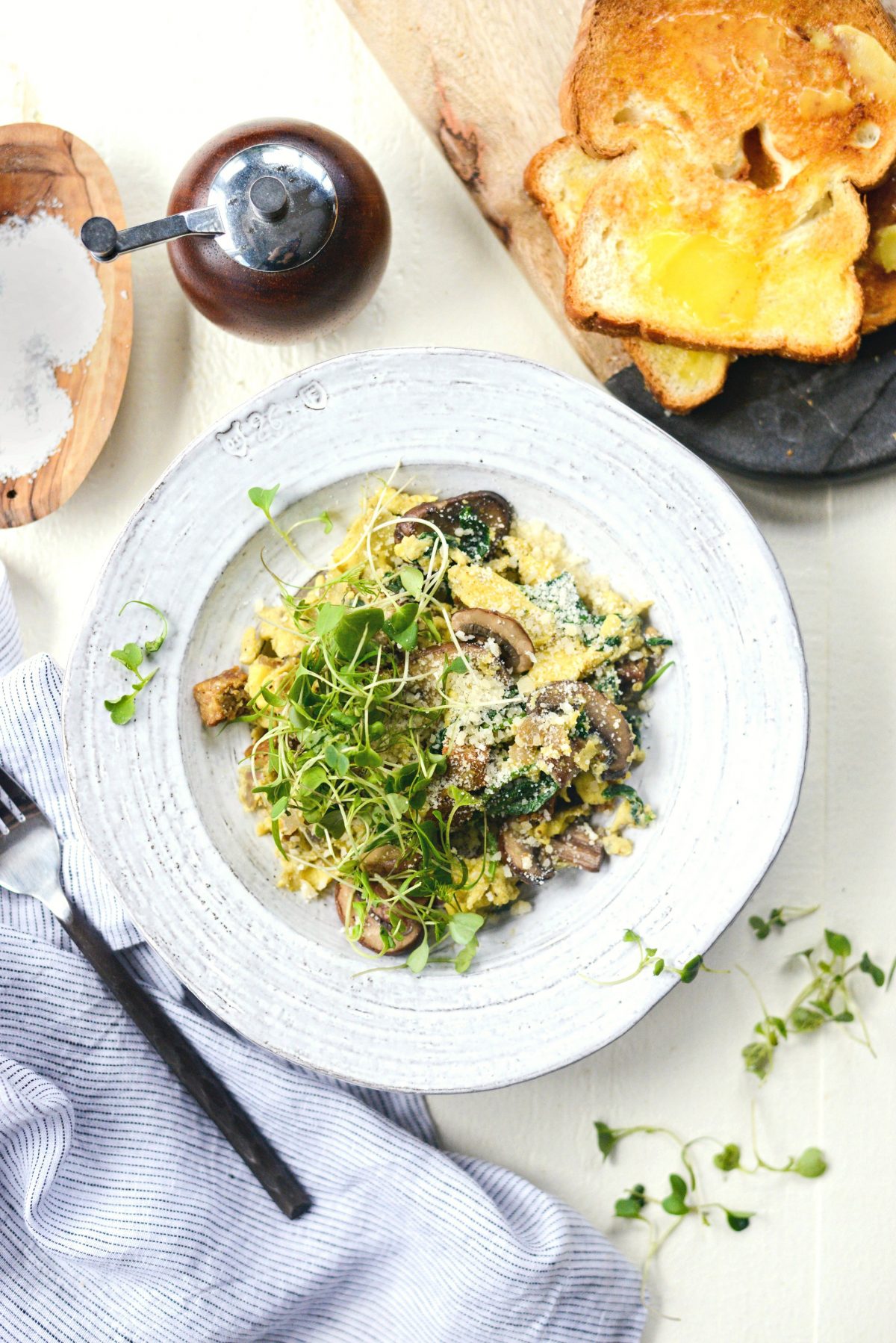 Healthy Spinach and Mushroom Scramble