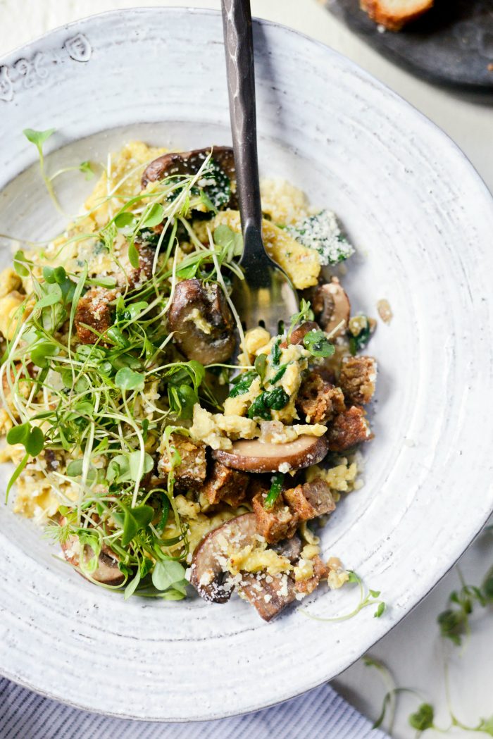 Healthy Spinach and Mushroom Scramble