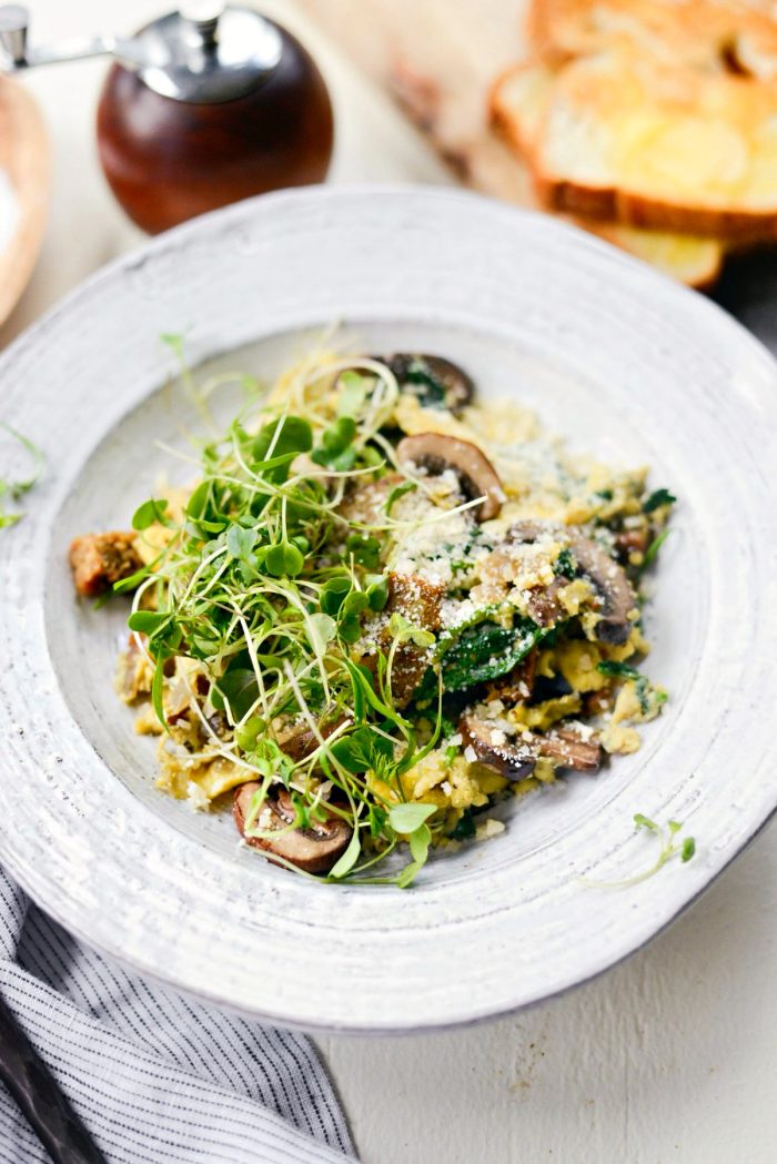 Healthy Spinach and Mushroom Scramble