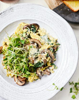 Healthy Spinach and Mushroom Scramble