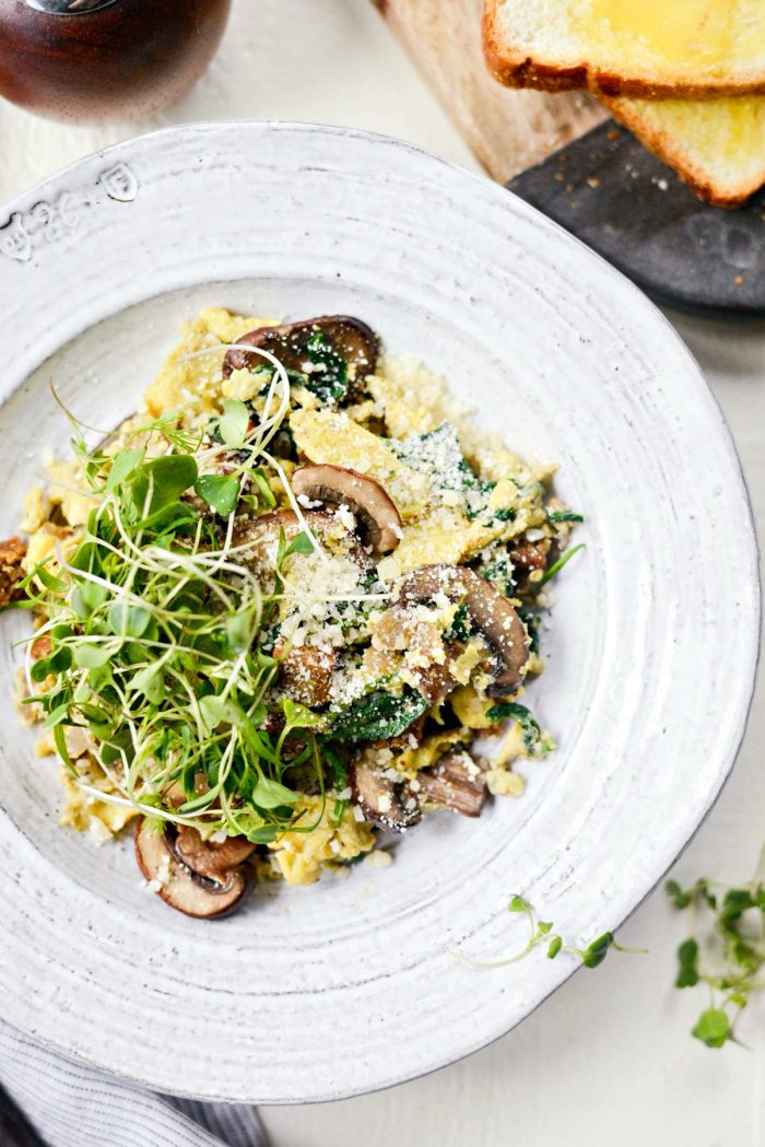 Healthy Spinach and Mushroom Scramble