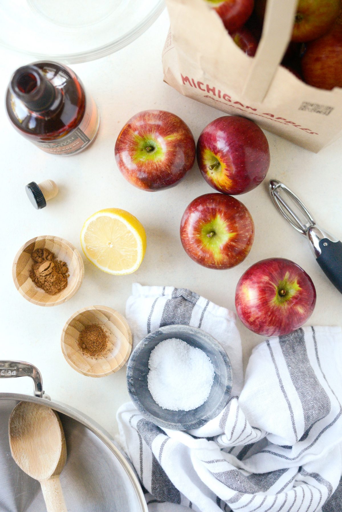 Naturally Sweetened Skillet Applesauce ingredients