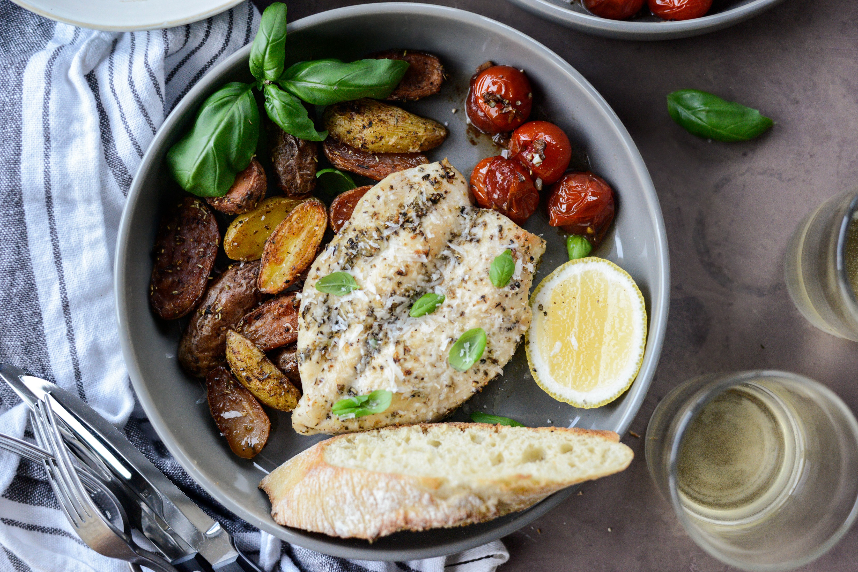 https://www.simplyscratch.com/wp-content/uploads/2018/10/Tuscan-Chicken-and-Potato-Sheet-Pan-Dinner-with-Balsamic-Burst-Tomatoes-l-SimplyScratch.com-20.jpg