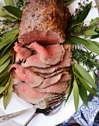 Easy Roast Beef with Au jus l SimplyScratch.com #easy #roast #beef #holiday #christmas #recipe