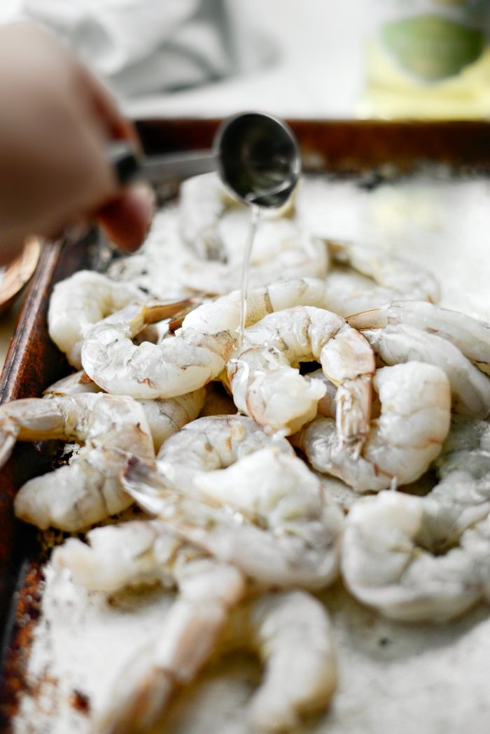 Drizzle the shrimp with oil