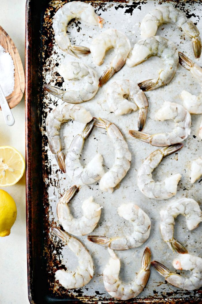 Fry the shrimp in a frying pan