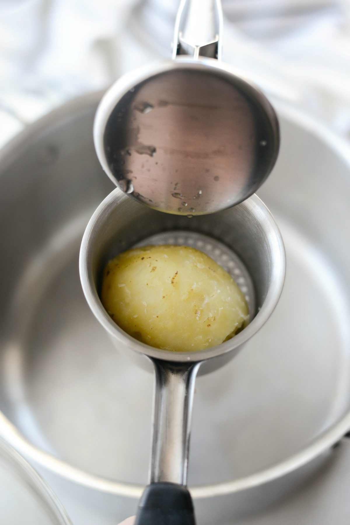 squeeze potatoes through a ricer