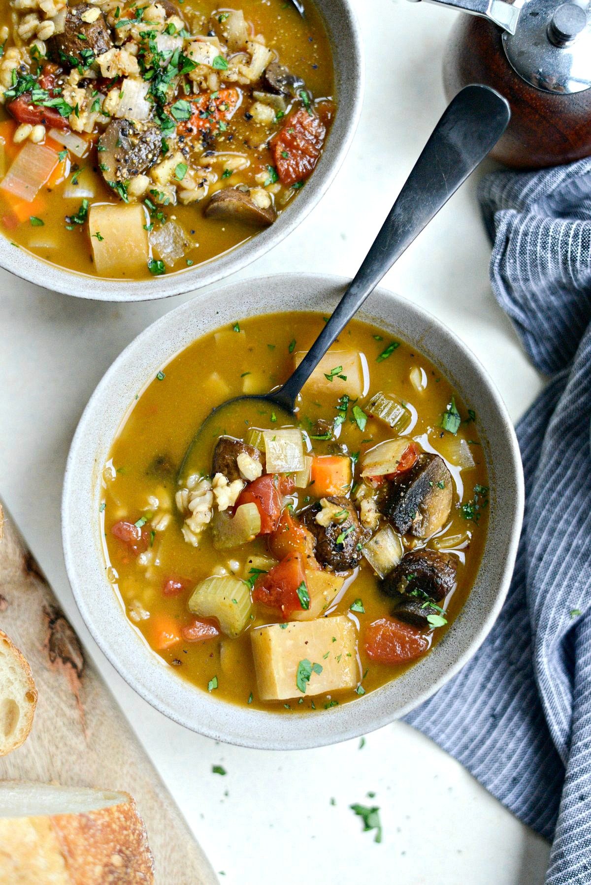 bowl slow cooker mushroom barley stew