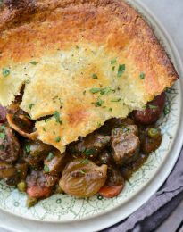 Guinness Beef Pot Pie l SimplyScratch.com #stpatricksday #irish #stout #guinnesss #recipe #potpie #beef #beer #whitecheddar #piecrust #homemade