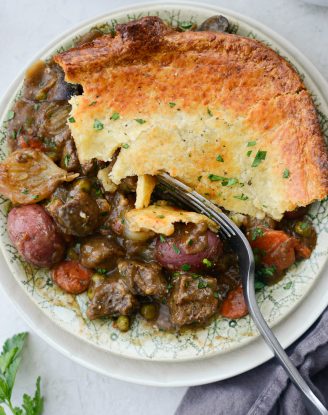 Guinness Beef Pot Pie l SimplyScratch.com #stpatricksday #irish #stout #guinnesss #recipe #potpie #beef #beer #whitecheddar #piecrust #homemade