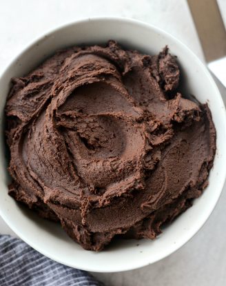 Homemade Chocolate Frosting l SimplyScratch.com #homemade #fromscratch #chocolate #frosting #buttercream