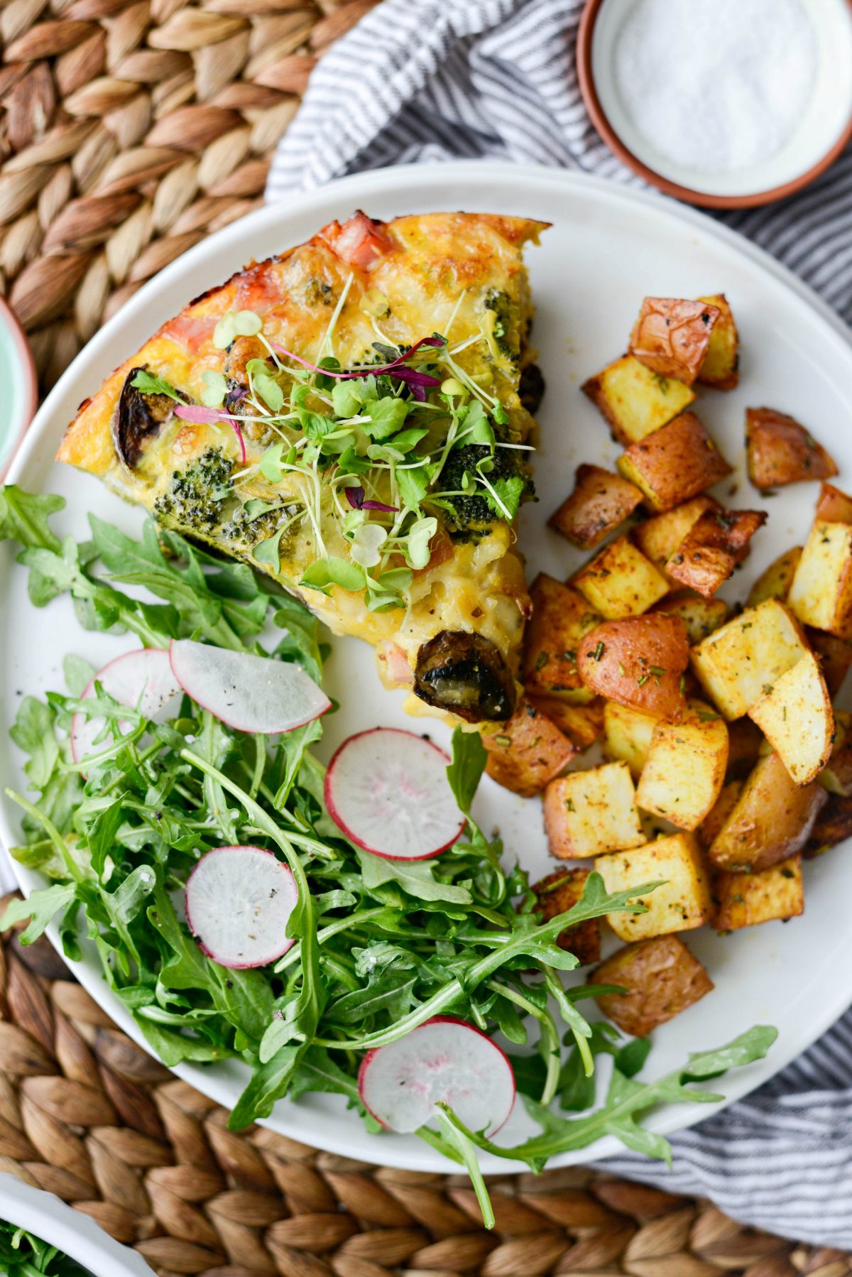 Jamón de brócoli y quiche suizo sin corteza l SimplyScratch.com #easter #brunch #mothersday #ham #broccoli #swiss #quiche