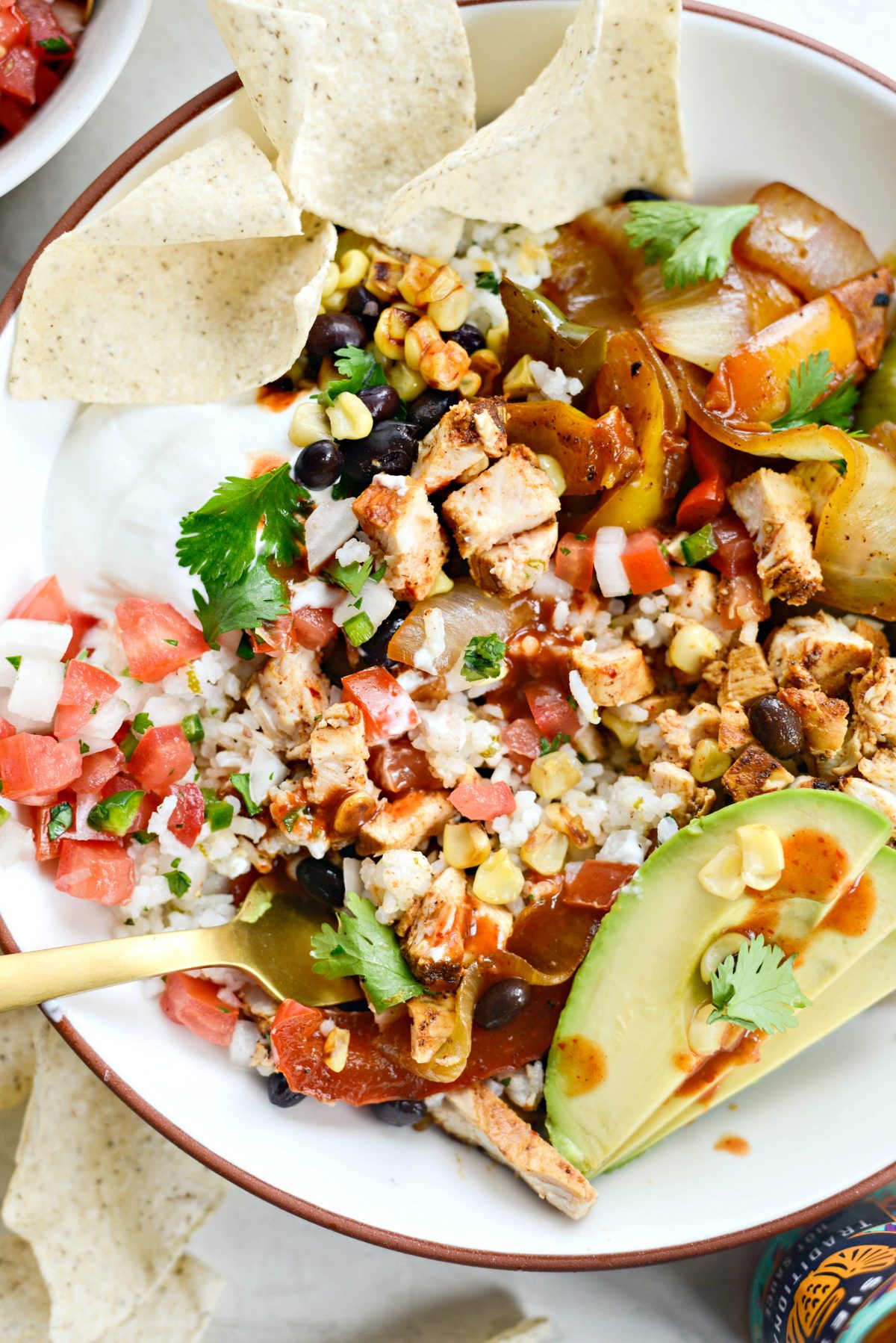 Chipotle Chicken Fajita Rice Bowls l SimplyScratch.com #chipotle #chicken #fajita #ricebowls #dinner #easy