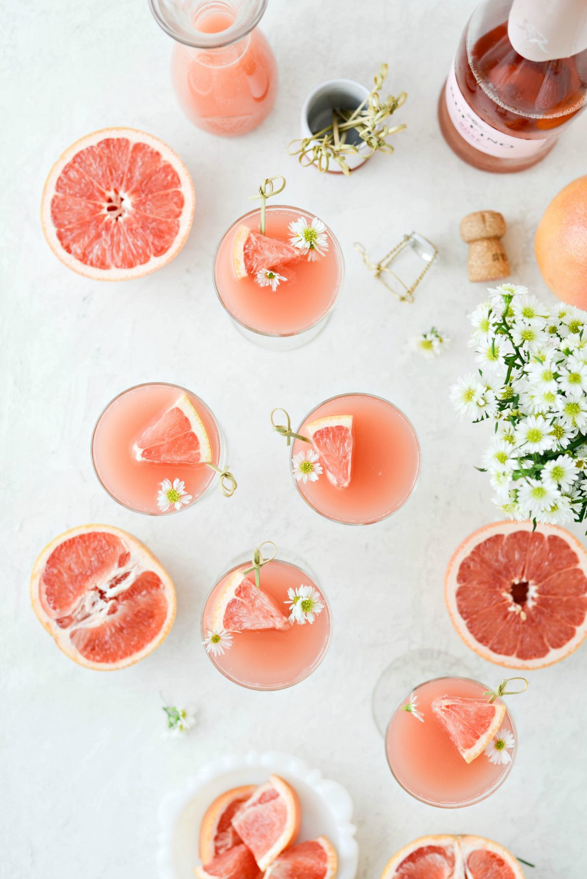 grapefruit Rosé mimosa ' s SimplyScratch.com # VOLWASSENE # drank #grapefruit #roos #mimosa #Pasen #brunch #Moederdag