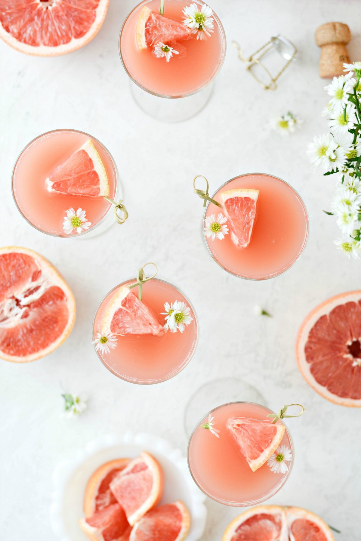 Grapefrukt Rosé Mimosas l SimplyScratch.com # voksen # drikke # grapefrukt # rose # mimosa # påske # brunch # mothersday