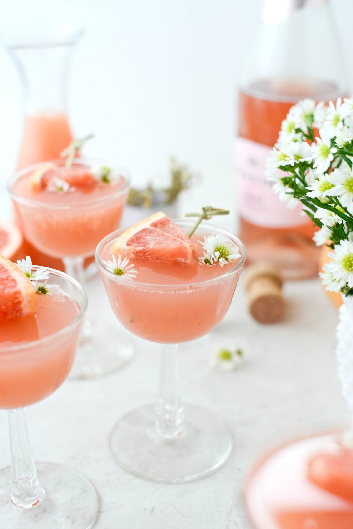 Grapefruit Rosé Mimosas l SimplyScratch.com #adult #beverage #grapefruit #rose #mimosa #easter #brunch #mothersday