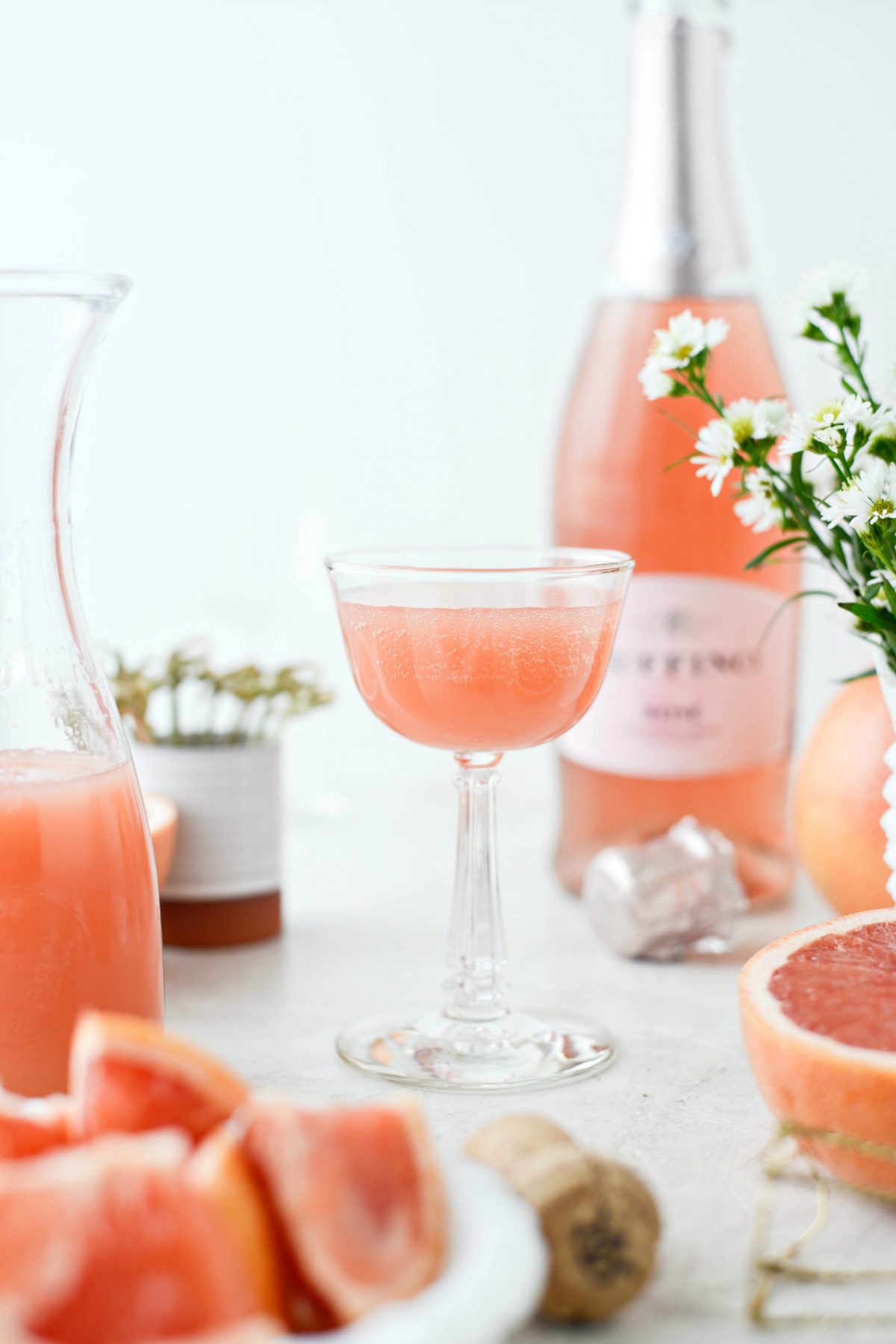 Grapefruit Rosé Mimosas l SimplyScratch.com #adult #beverage #grapefruit #rose #mimosa #easter #brunch #mothersday