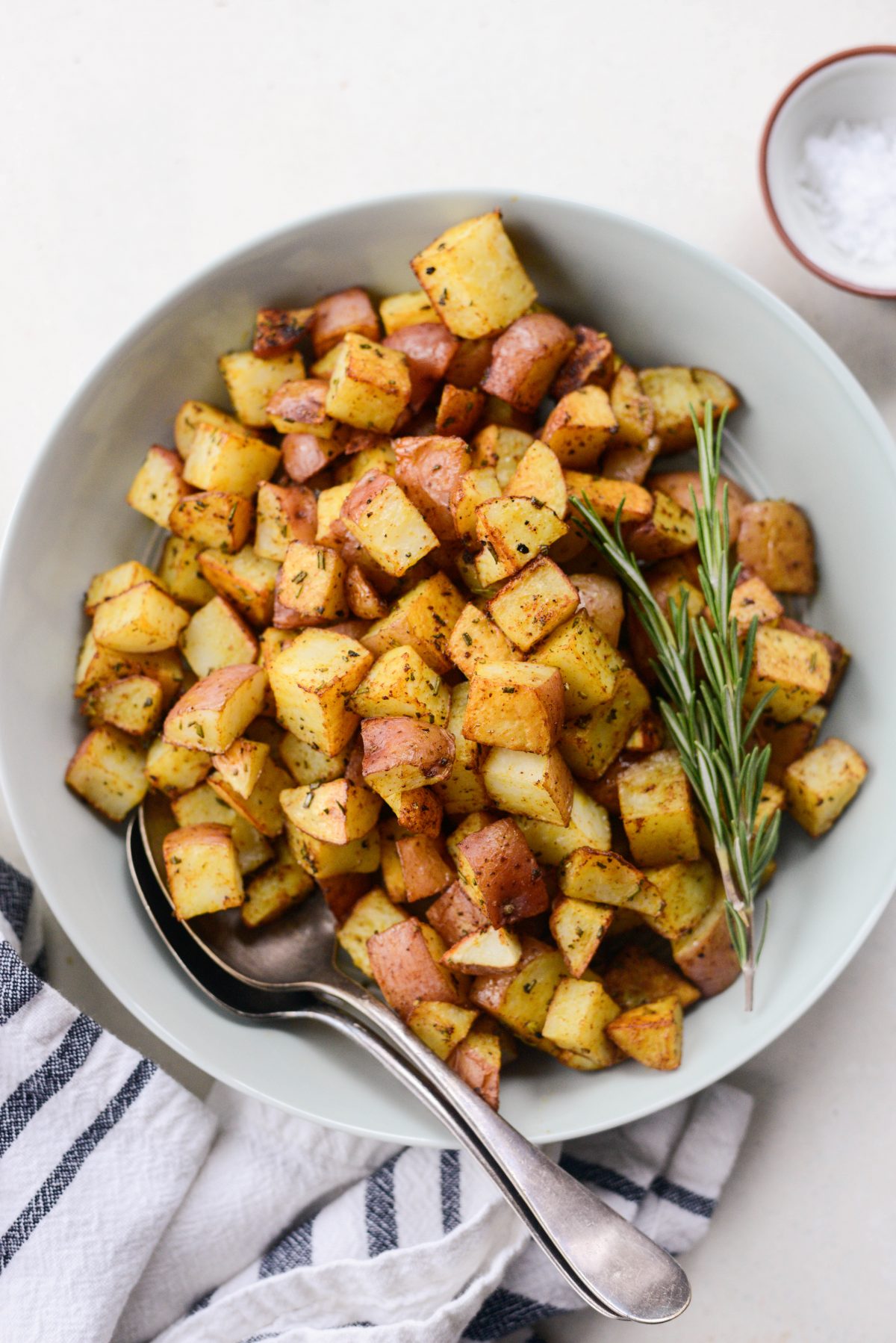 Simple Rosemary Breakfast Potatoes l SimplyScratch.com #rosemary #breakfast #potatoes #hash #sidedish