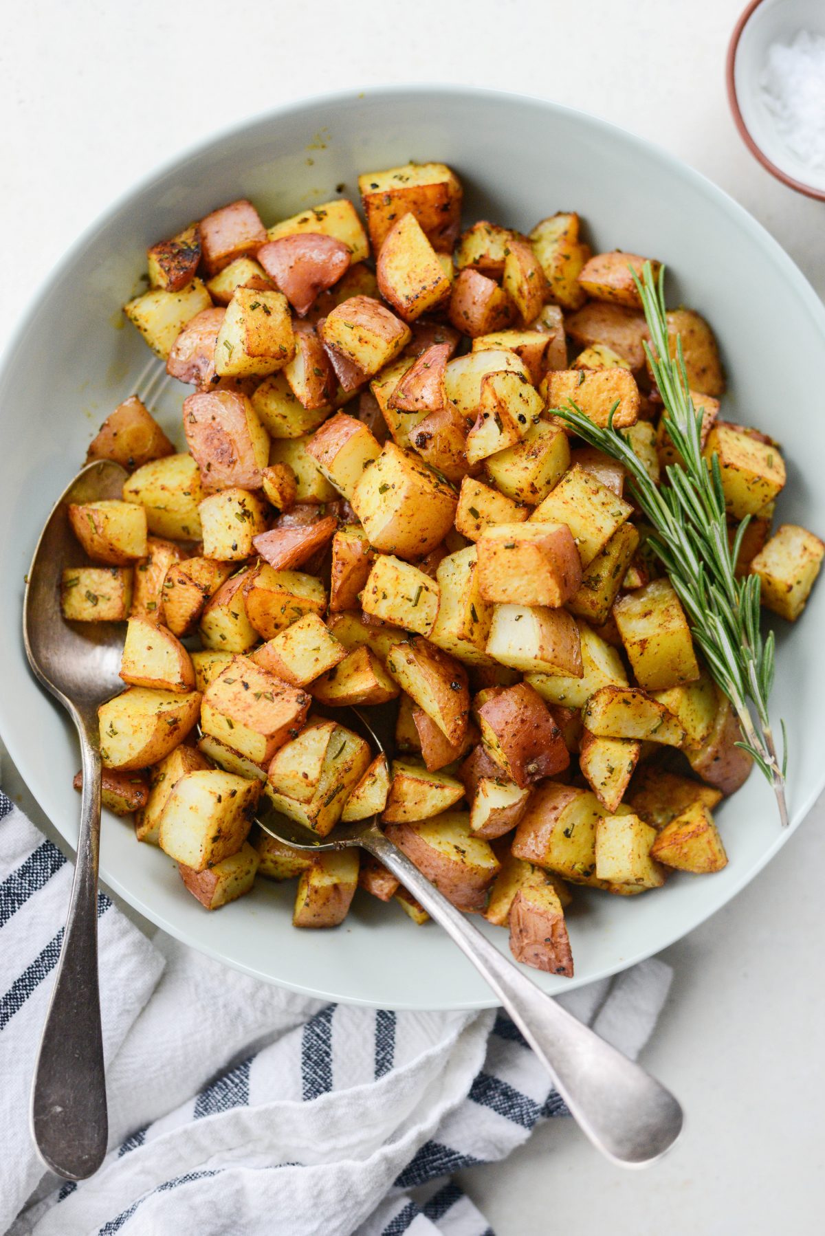 Simple Rosemary Breakfast Potatoes l SimplyScratch.com #rosemary #breakfast #potatoes #hash #sidedish