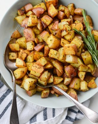 Simple Rosemary Breakfast Potatoes l SimplyScratch.com #rosemary #breakfast #potatoes #hash #sidedish