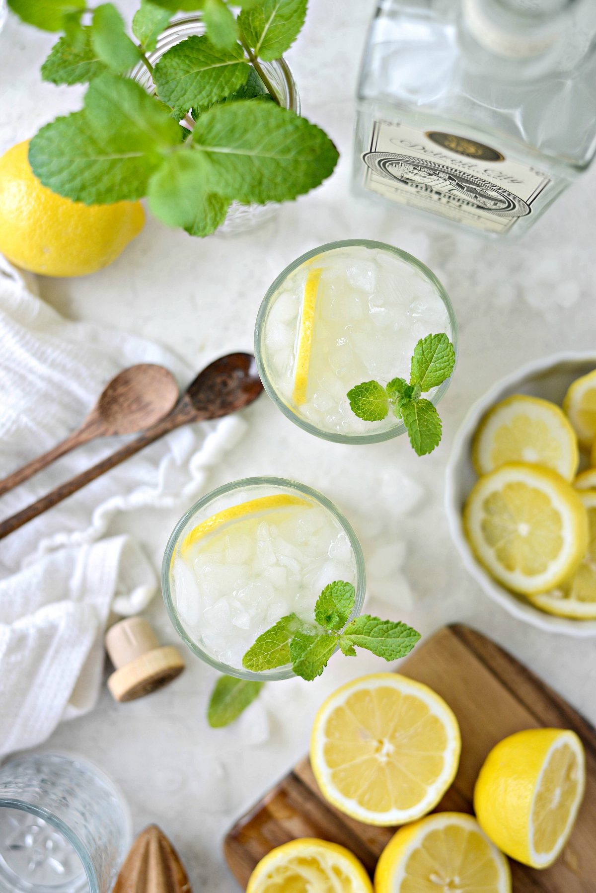 Lemon Gin Fizz l SimplyScratch.com #lemon #gin #cocktail #adultbeverage #drink