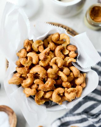 Honey Roasted Cashews l SimplyScratch.com #honey #maplesyrup #roasted #cashews #sweetandsalty #snack #homemade