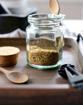 Homemade Montreal Chicken Seasoning Recipe l SimplyScratch.com #homemade #montreal #chicken #seasoning #recipe #spiceblend #fromscratch