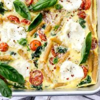 Sheet Pan Spinach Tomato Ricotta Pasta Frittata l SimplyScratch.com #breakfast #brunch #sheetpan #frittata #eggs #onepanmeal