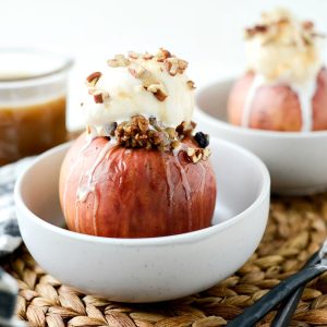 Baked Cinnamon Apples l SimplyScratch.com #fall #baked #apples #cinnamon #dessert #honeycrisp #appledessert #simplyscratch