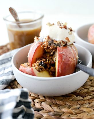 Baked Cinnamon Apples l SimplyScratch.com #fall #baked #apples #cinnamon #dessert #honeycrisp #appledessert #simplyscratch