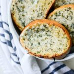 Easy Parmesan Garlic Bread l SimplyScratch.com #parmesan #garlic #bread #easy #garlicbread #recipe #simplyscratch