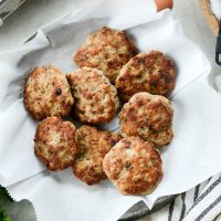Homemade Turkey Breakfast Sausage l SimplyScratch.com #homemade #turkey #turkeysausage #recipe #easy #healthy #lowcalorie #sausage #simplyscratch