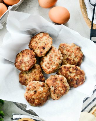 Homemade Turkey Breakfast Sausage l SimplyScratch.com #homemade #turkey #turkeysausage #recipe #easy #healthy #lowcalorie #sausage #simplyscratch