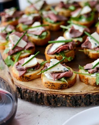 Beef Blue Cheese Crostini Bites l SimplyScratch.com #leftover #beef #tenderloin #recipe #appetizer #holiday #bluecheese #bread #crostini