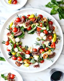 Holiday Antipasto Wreath l SimplyScratch.com #holiday #christmas #appetizer #antipasto #skewers #snack