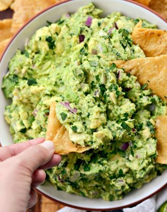 Best Homemade Guacamole Recipe l SimplyScratch.com #homemade #guacamole #avocado #guac #gamedayguacamole #partyguac #chipotleguac