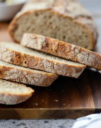 No-Knead Rye Bread l SimplyScratch.com #noknead #bread #rye #homemade #fromscratch #dutchoven