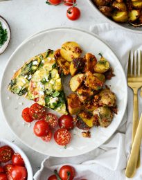 Tomato Spinach and Feta Crustless Quiche l SimplyScratch.com #breakfast #brunch #tomato #feta #spinach #quiche #eggs #lowcarb #weightwatchers