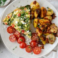 Tomato Spinach and Feta Crustless Quiche l SimplyScratch.com #breakfast #brunch #tomato #feta #spinach #quiche #eggs #lowcarb #weightwatchers