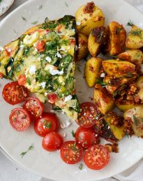 Tomato Spinach and Feta Crustless Quiche l SimplyScratch.com #breakfast #brunch #tomato #feta #spinach #quiche #eggs #lowcarb #weightwatchers