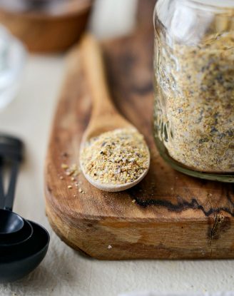 Homemade Lemon Pepper Seasoning l SimplyScratch.com #homemade #lemonpepper #seasoning #fromscratch #diy #spices