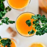 Carrot Orange Mimosa l SimplyScratch.com #easter #brunch #spring #adultbeverage #carrot #orange #champagne #prosecco #sparklingwine #mimosa