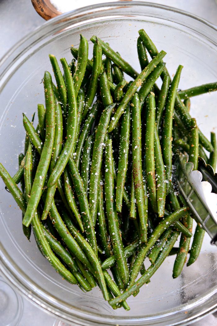 green beans seasoned with kosher salt