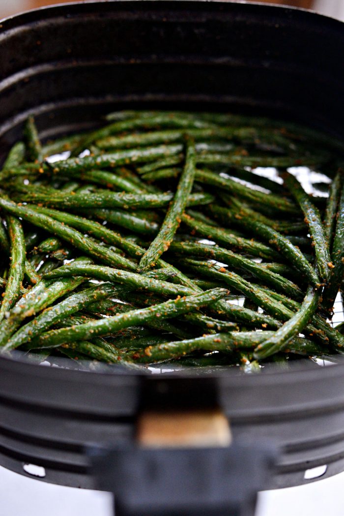 air fried green beans in basket