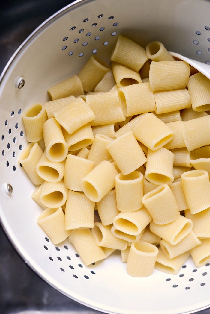 cooked rigatoni in a colander