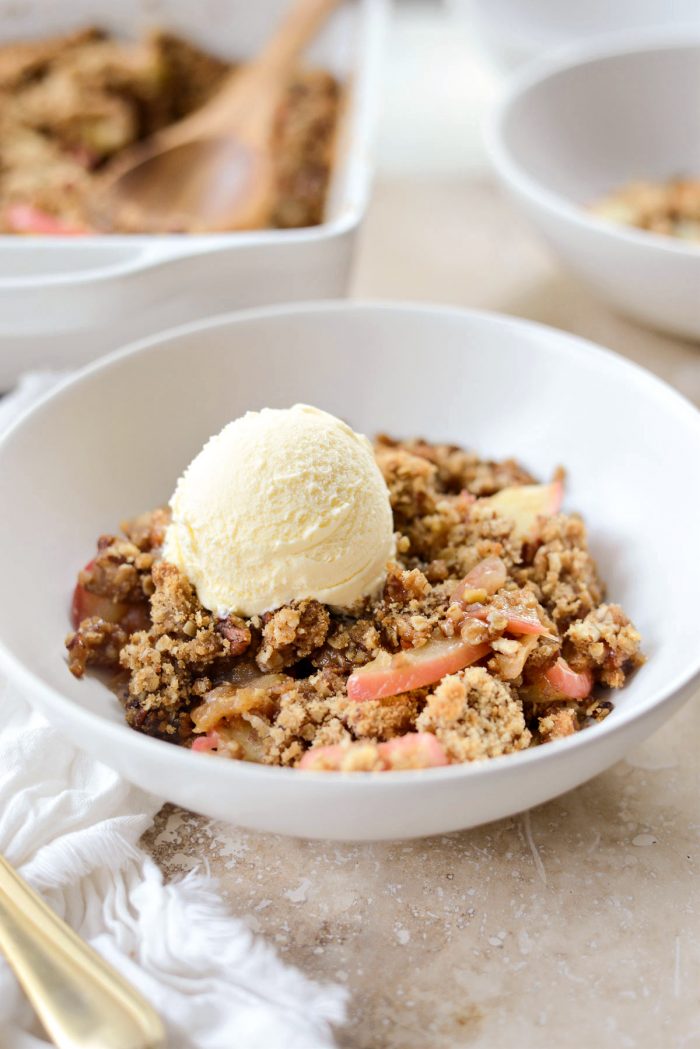 easy apple crisp with vanilla ice cream.